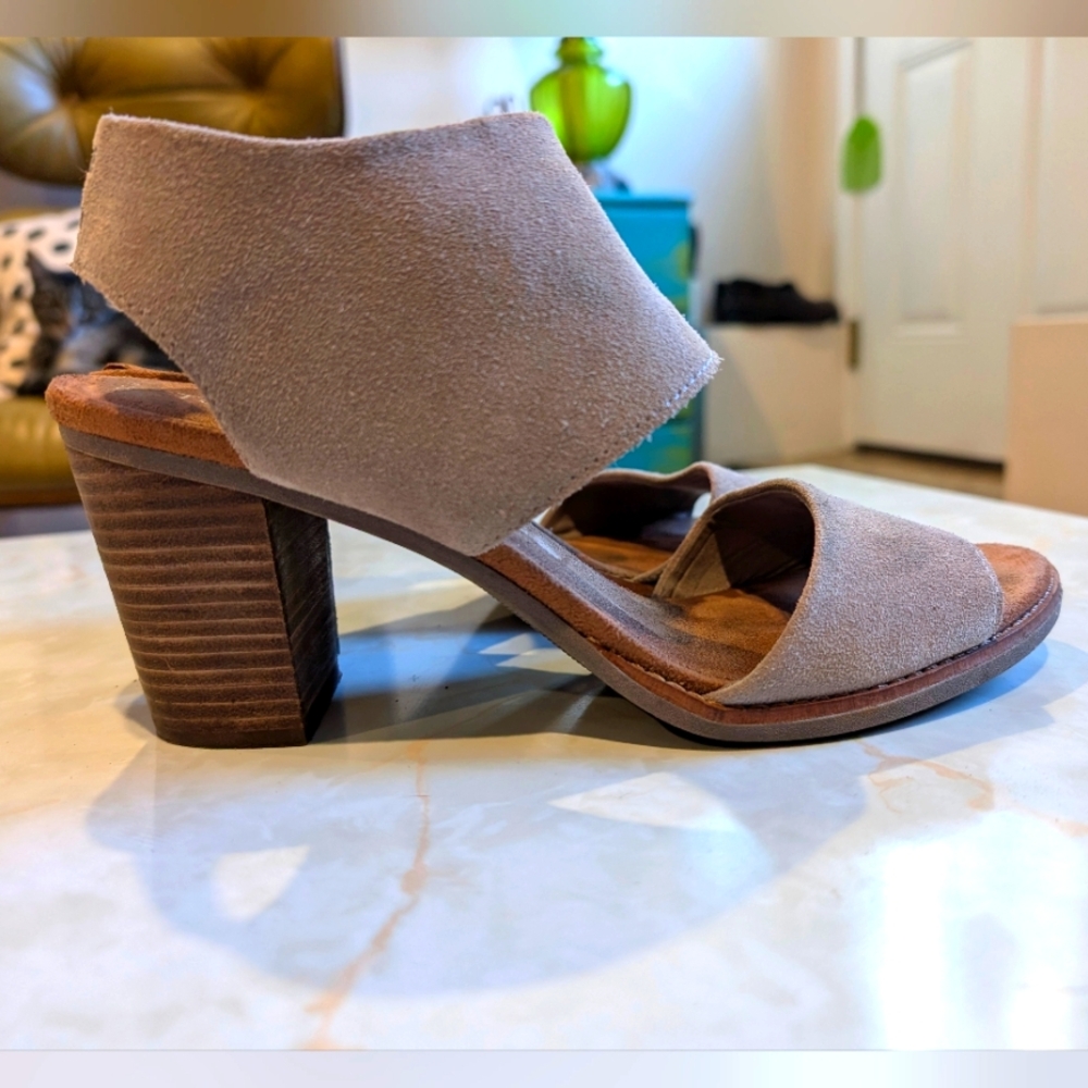 Tom's Majorca Cutout Suede Sandals - Picture 2 of 4